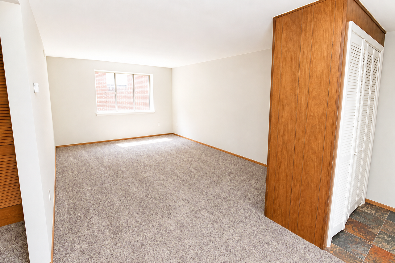JAMES MANOR -- 057 - Photo 4 of 39