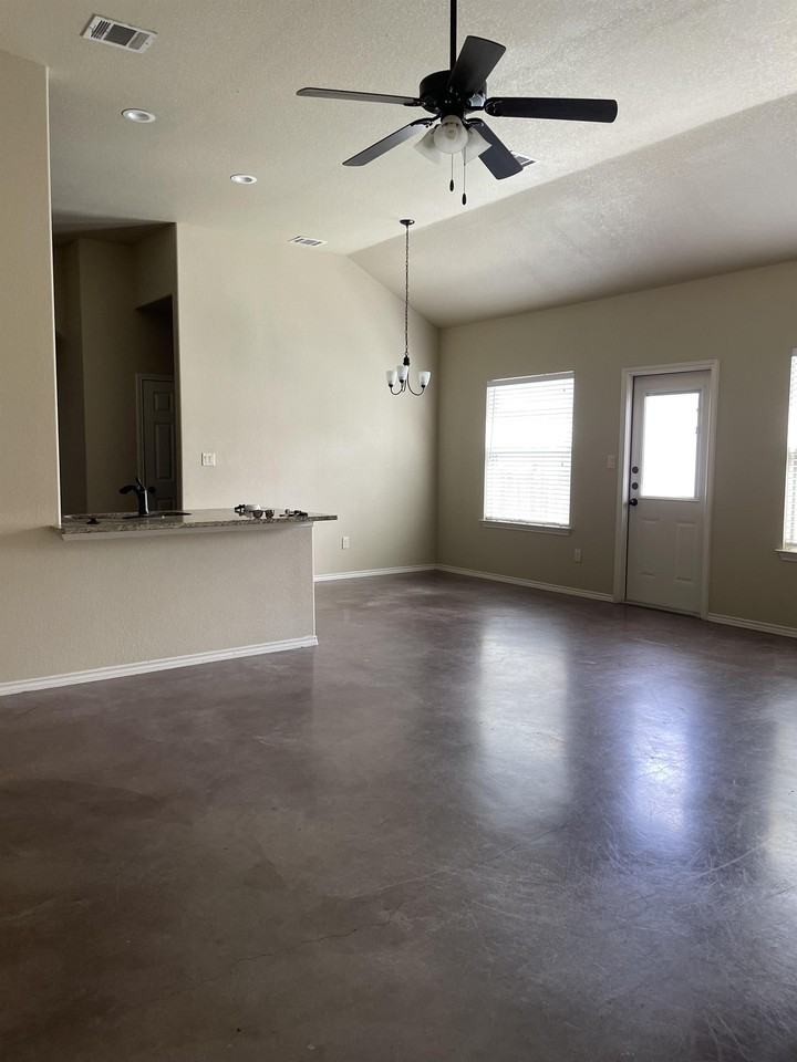 601 Jack Rabbit Lane - Photo 2 of 13