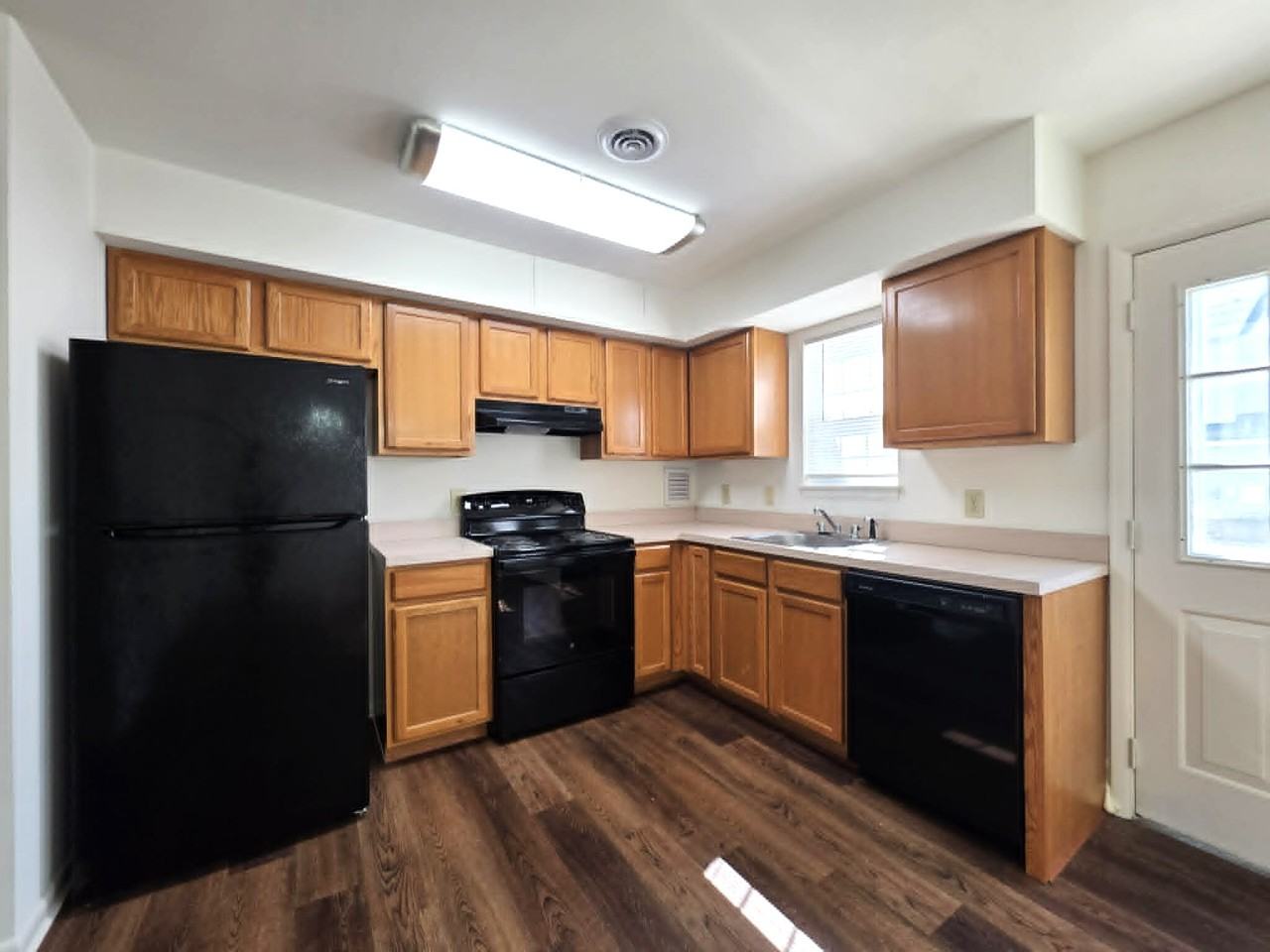 604 Goldsborough Street - Photo 7 of 21