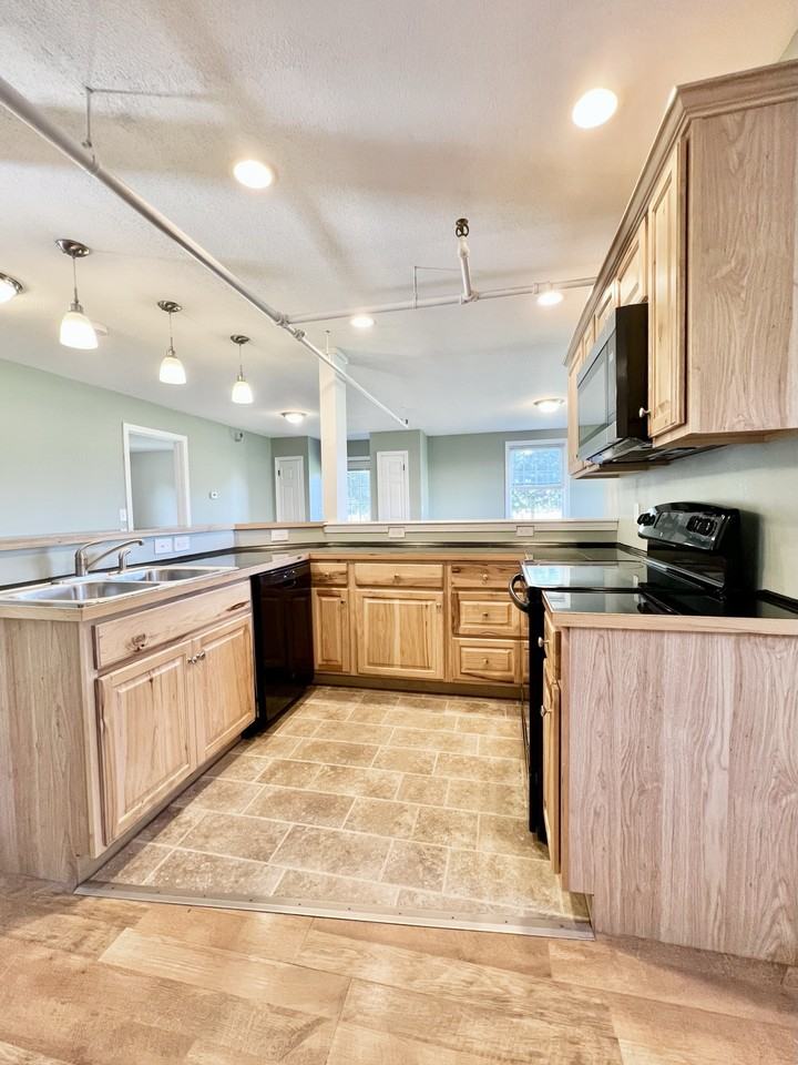 132 Middle Street - Photo 3 of 22