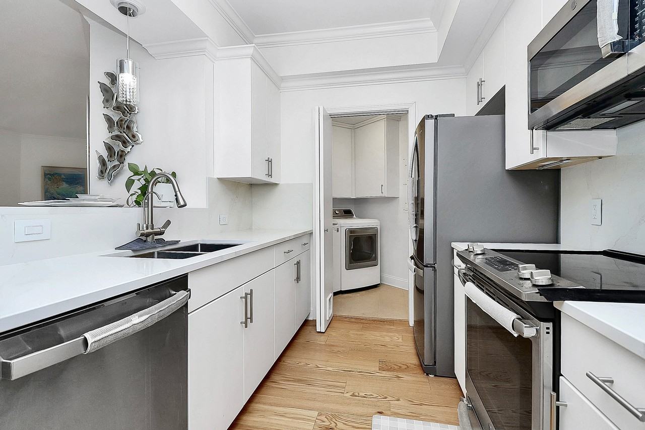 300 West 5th Street #431 - Photo 6 of 37