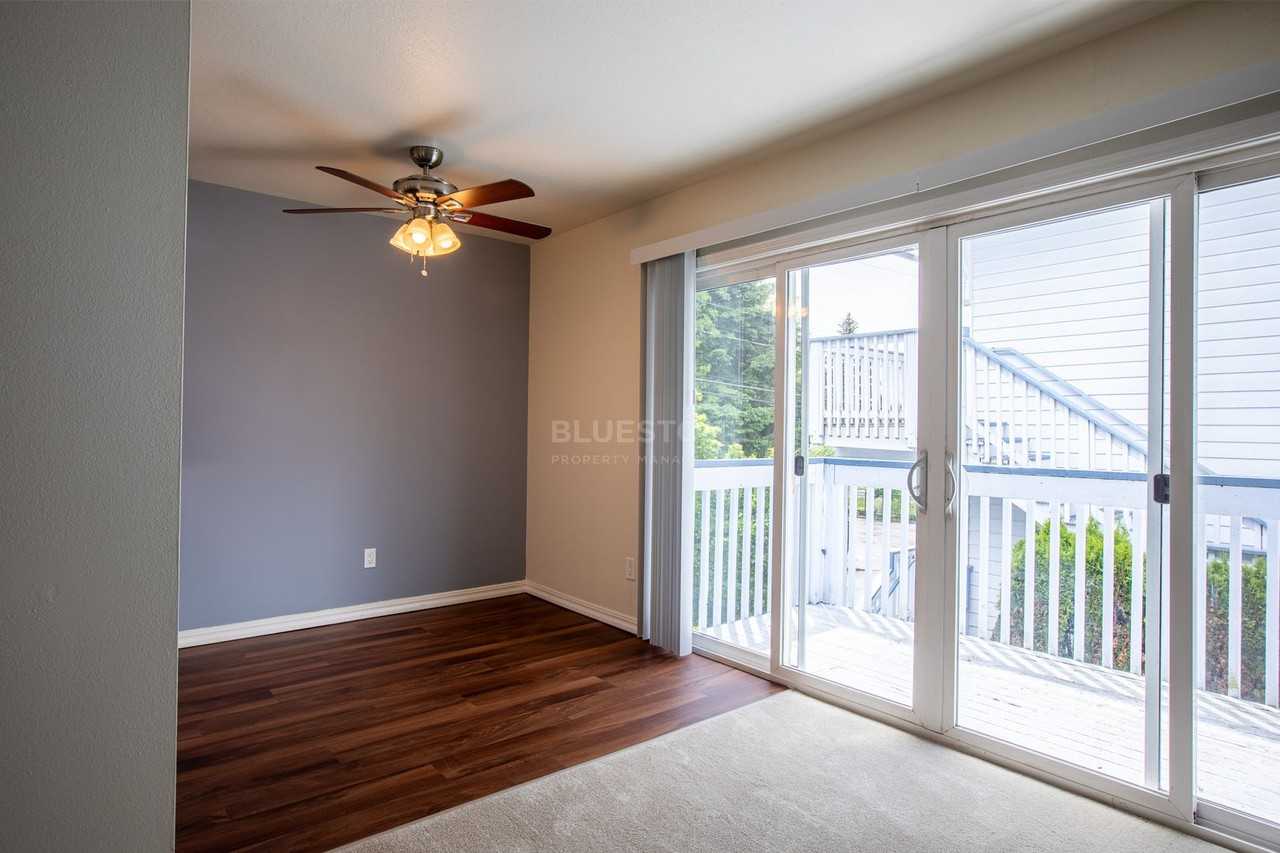 Dutch Village Apartments - Photo 5 of 42