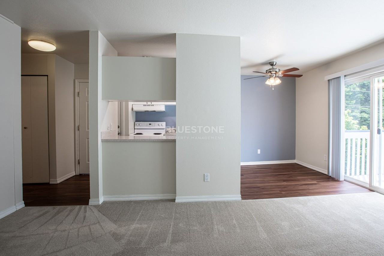 Dutch Village Apartments - Photo 6 of 42