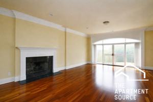 featured image of 924 W Cornelia Ave #4S