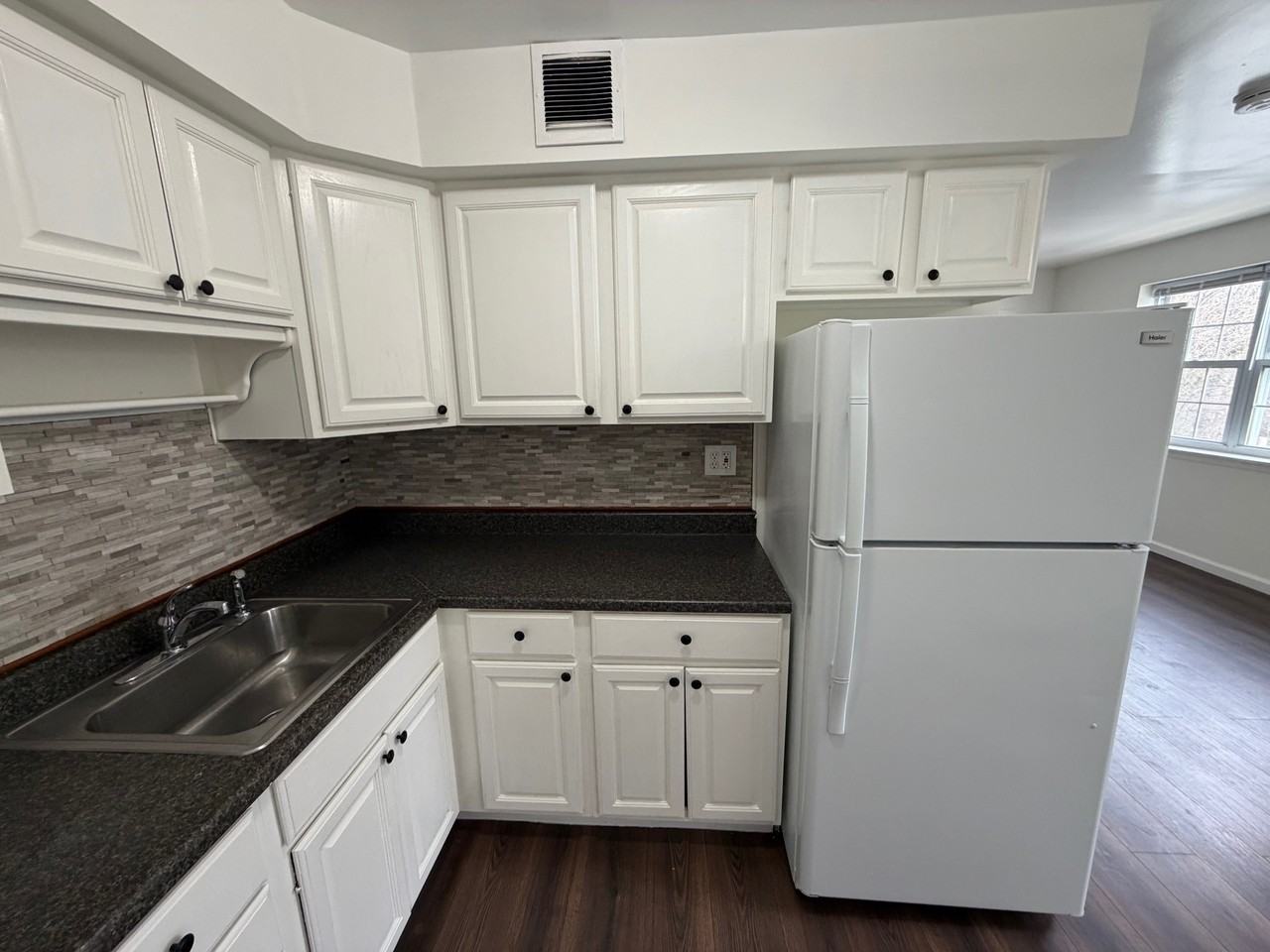 227 Whiteland Avenue - Photo 4 of 26