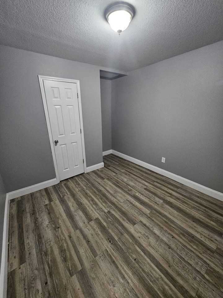 205 East Nettleton Avenue - Photo 7 of 13