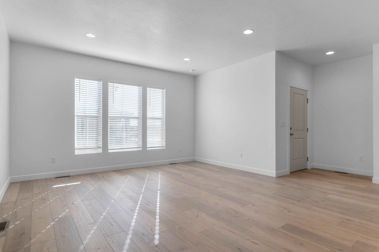 1596 E 6785 N - Photo 7 of 25