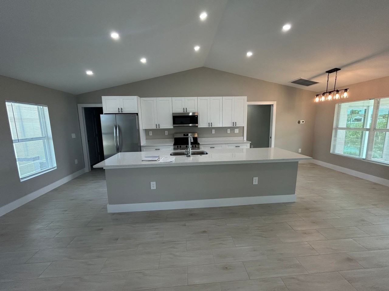 2524 Ne 1st Pl - Photo 2 of 24