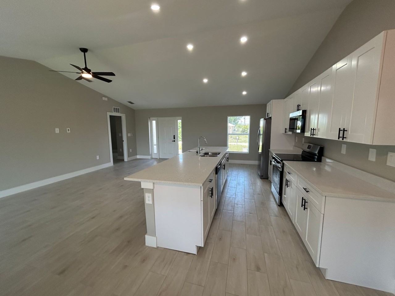 2524 Ne 1st Pl - Photo 5 of 24