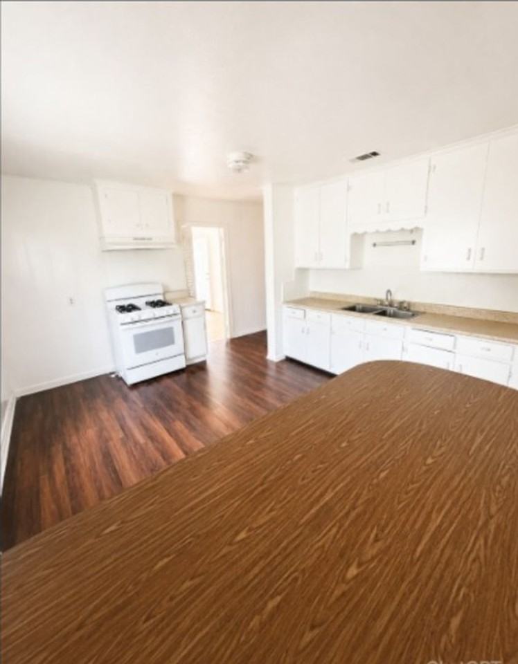 3255 Waverly St - Photo 3 of 10