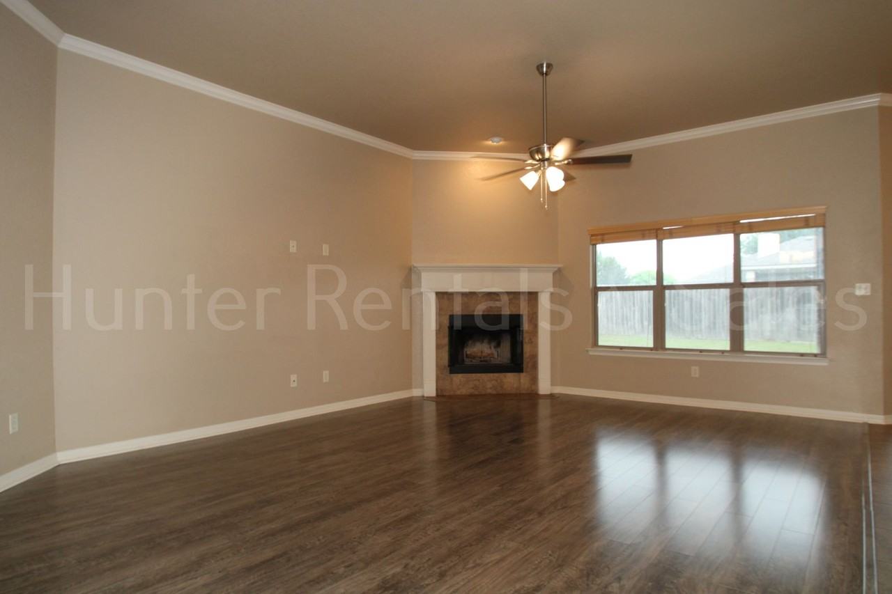 3114 Matador Dr - Photo 4 of 34