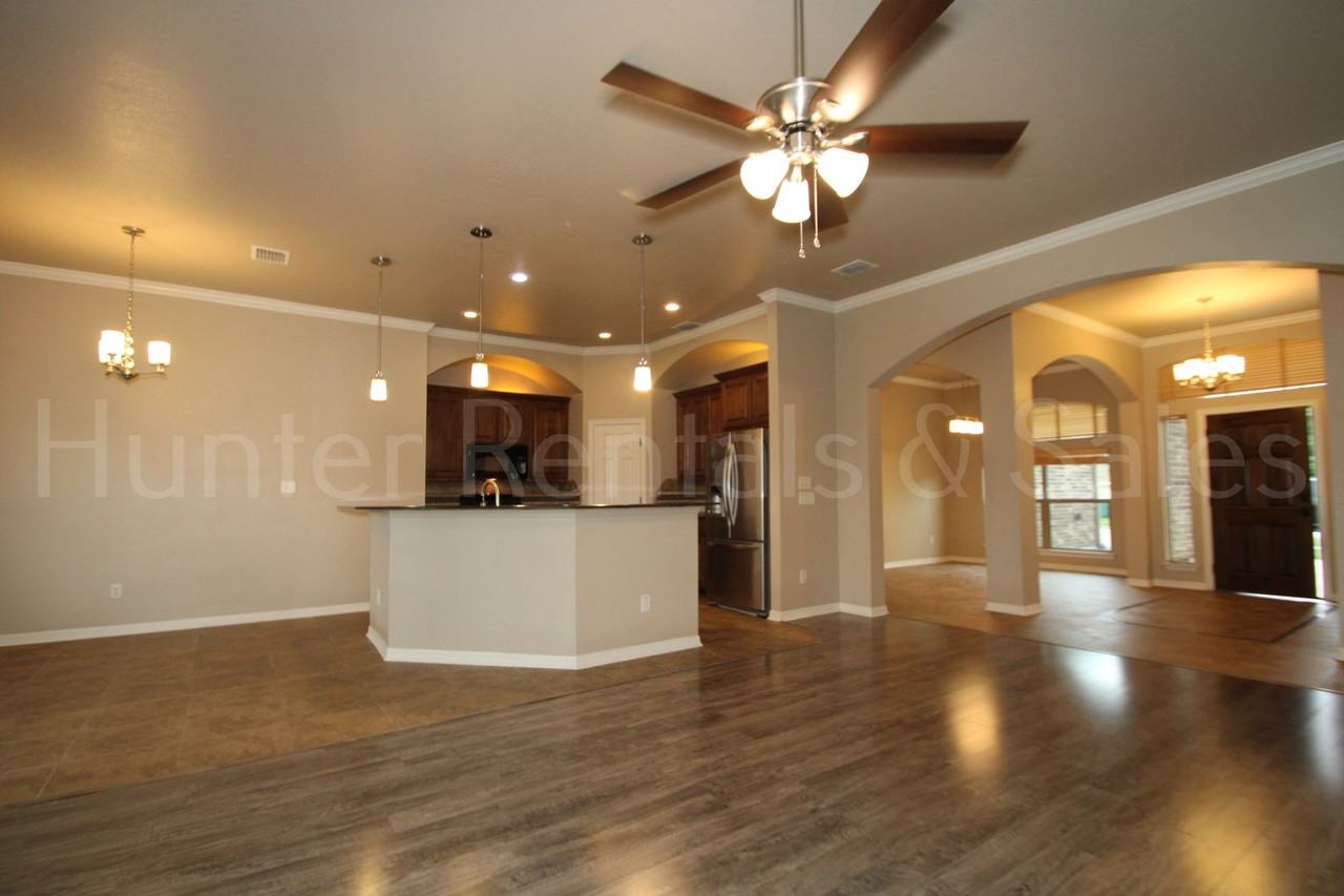 3114 Matador Dr - Photo 6 of 34
