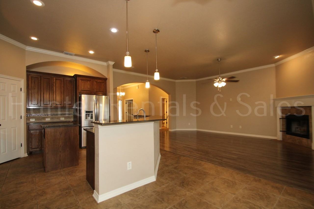 3114 Matador Dr - Photo 7 of 34