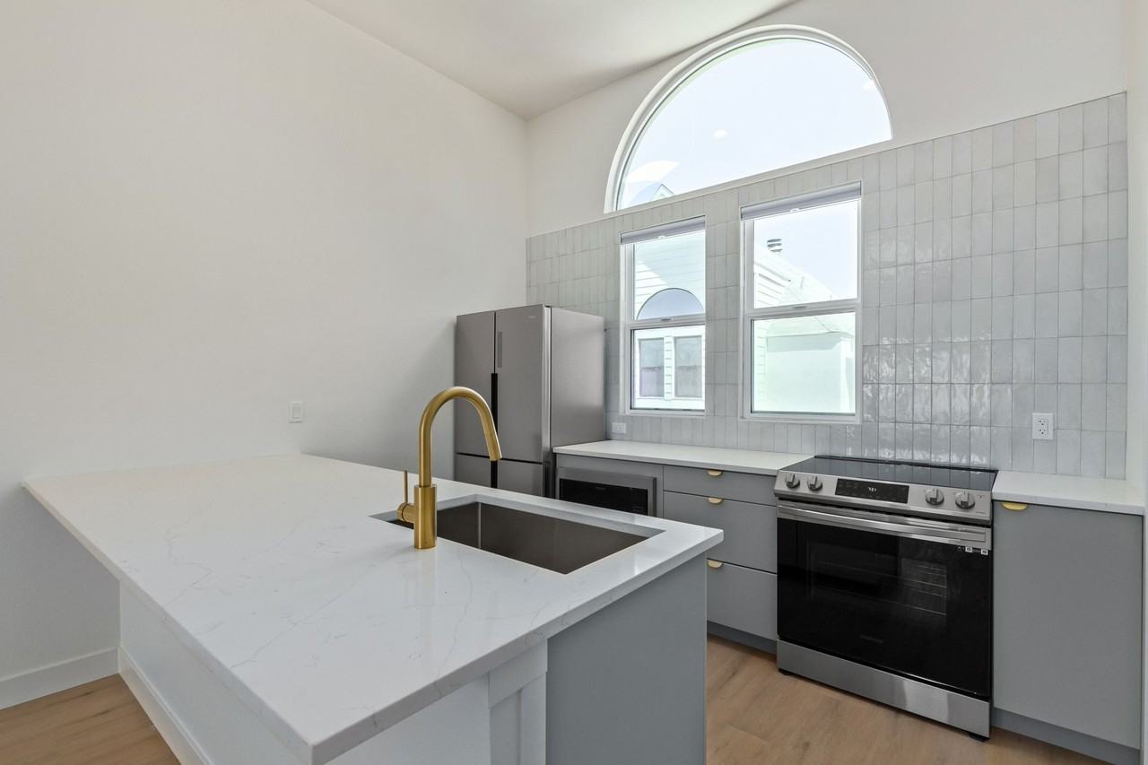 8th Place Townhomes - Photo 4 of 42