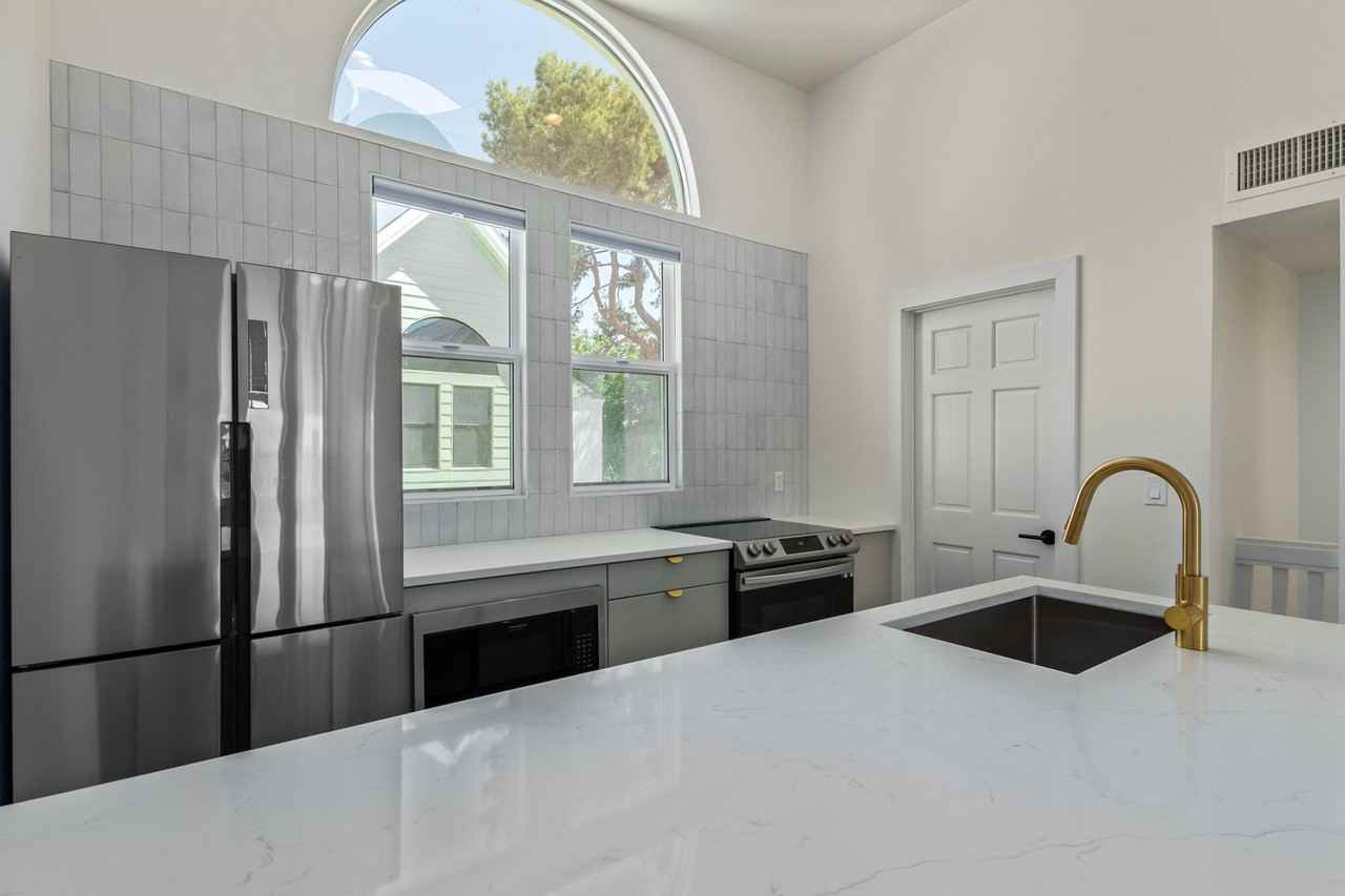 8th Place Townhomes - Photo 5 of 42