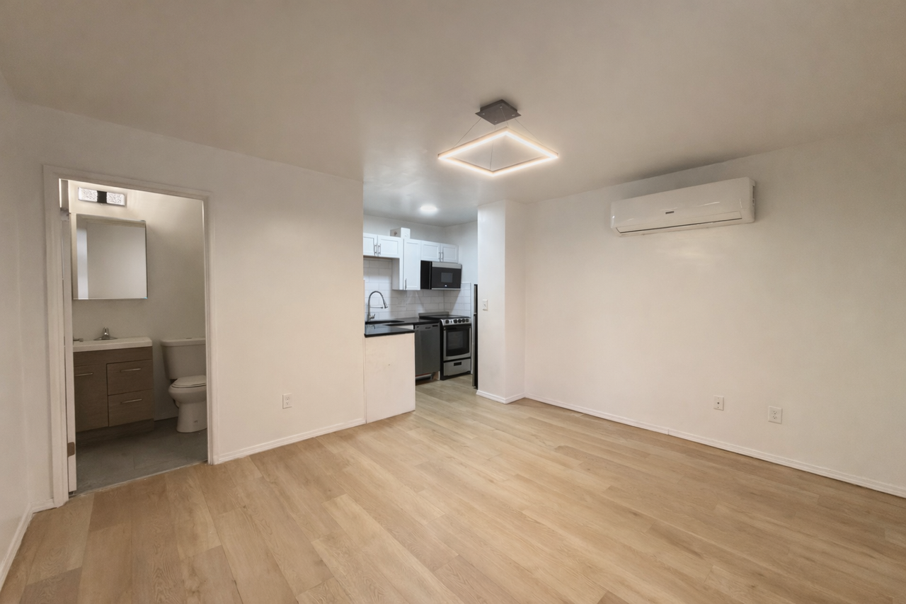 139 East Clifton Ave - Photo 2 of 7