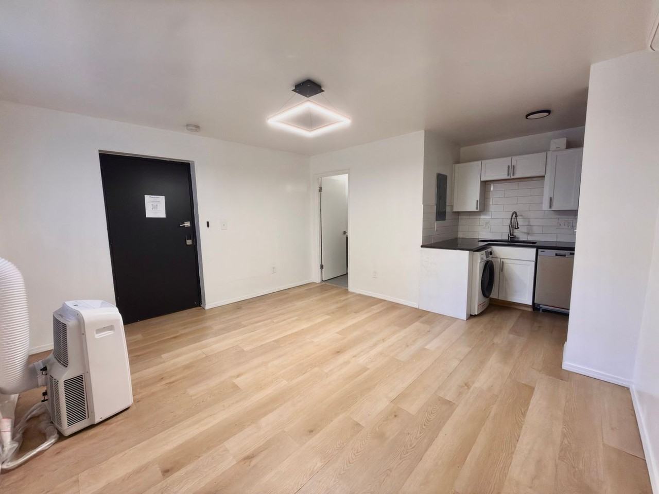 139 East Clifton Ave - Photo 3 of 7