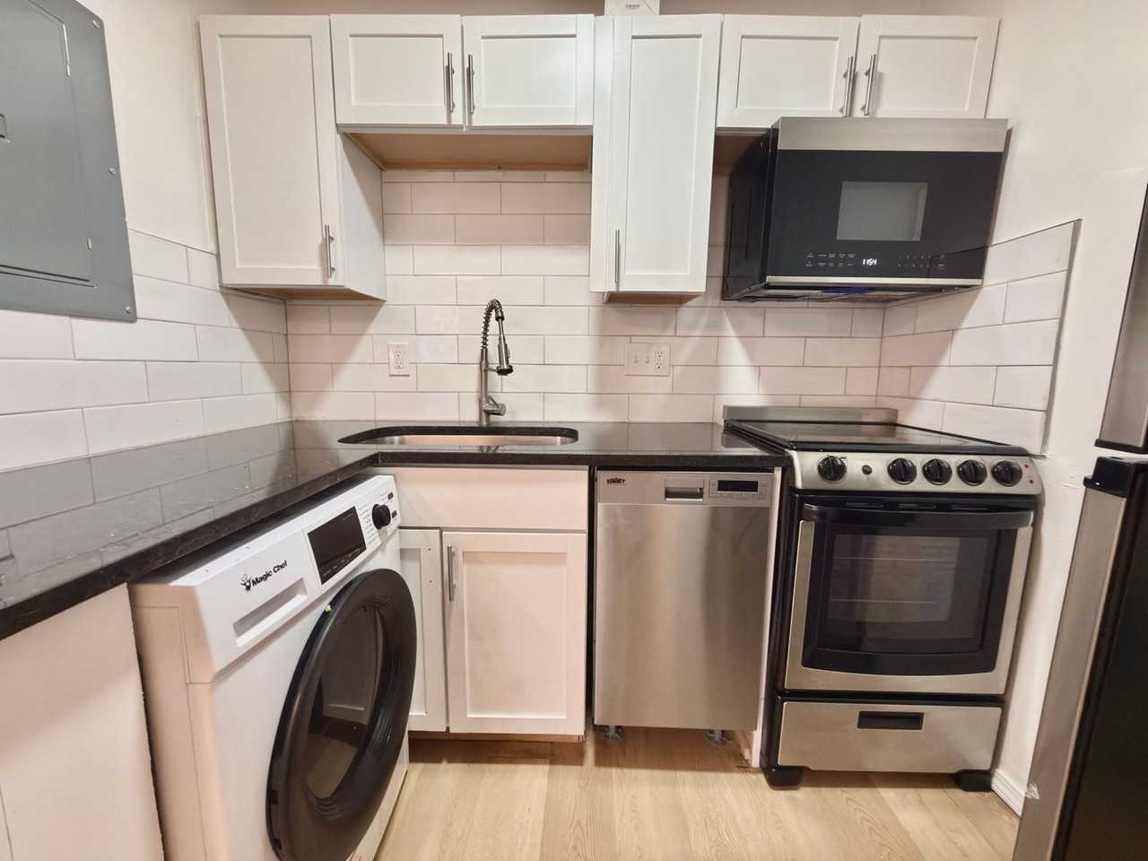 139 East Clifton Ave - Photo 4 of 7