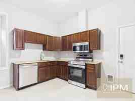 featured image of 341 S 6th St