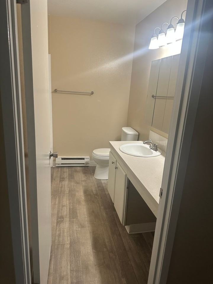 Evergreen Estates Apartments - Photo 2 of 6