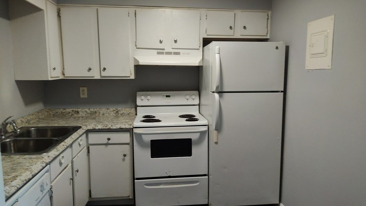 4500 Landside Drive - Photo 2 of 7