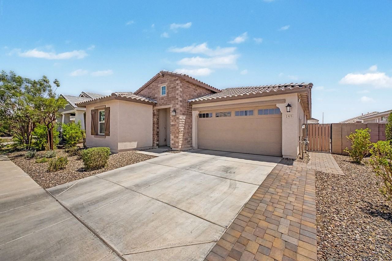 2303 E Citadel Dr - Photo 3 of 30