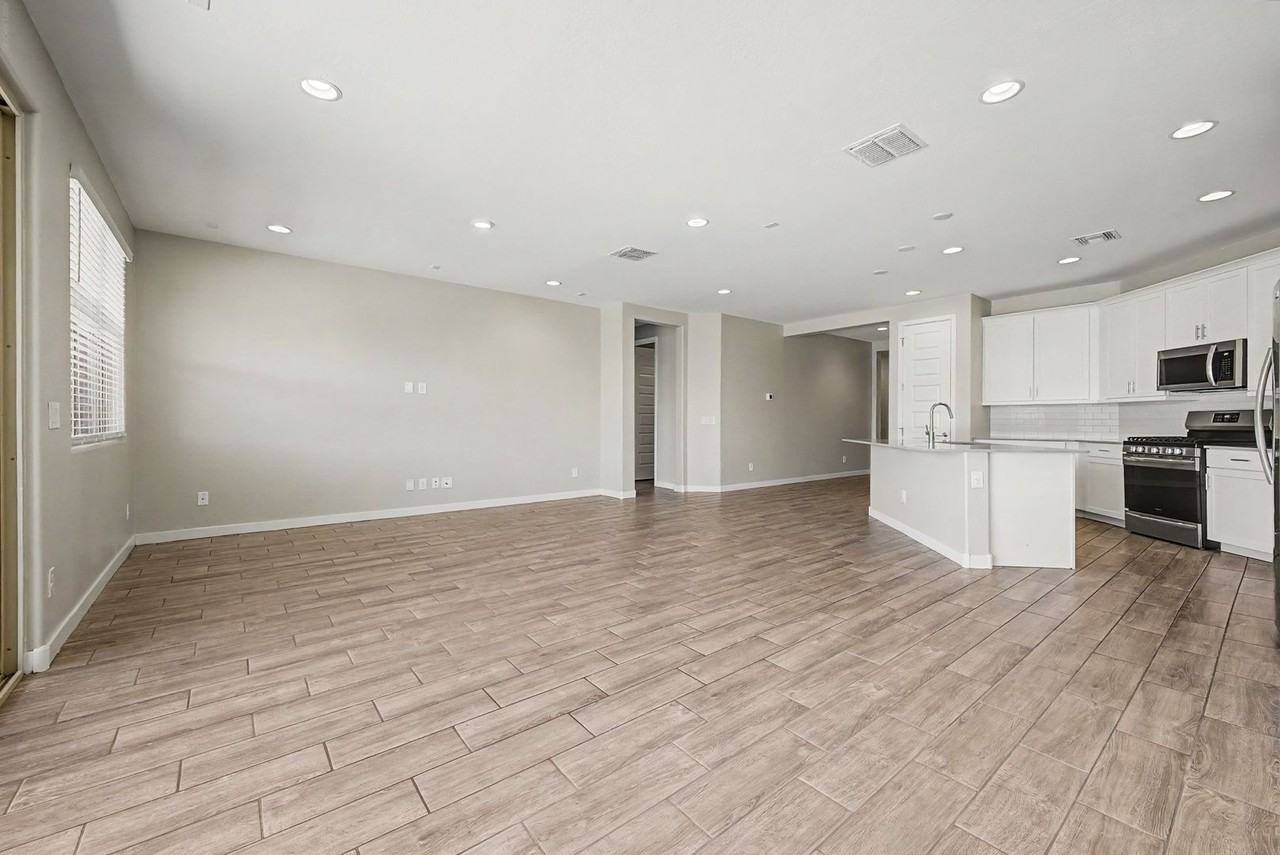 2303 E Citadel Dr - Photo 7 of 30