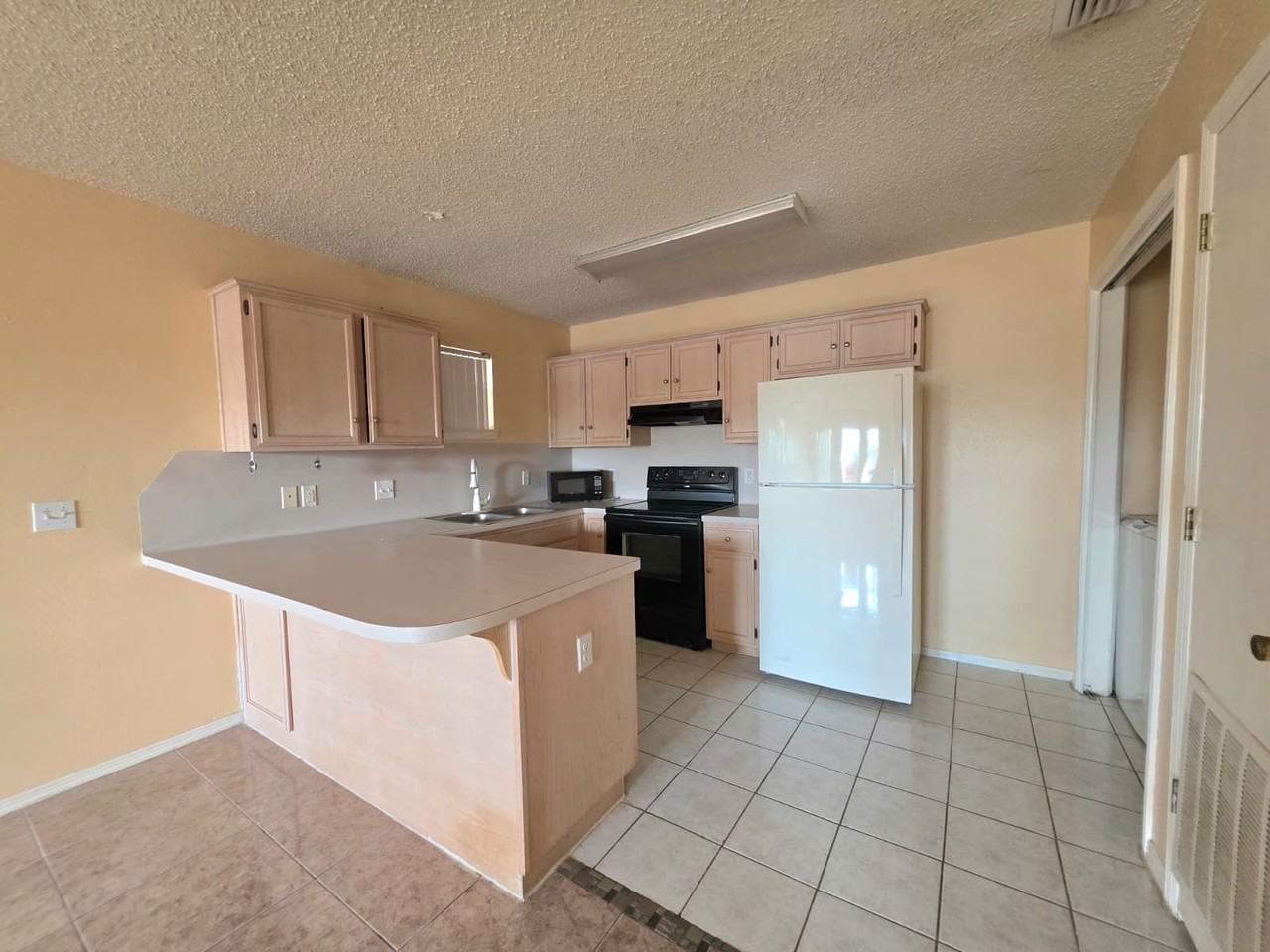 1804 Oasis Avenue - Photo 3 of 10