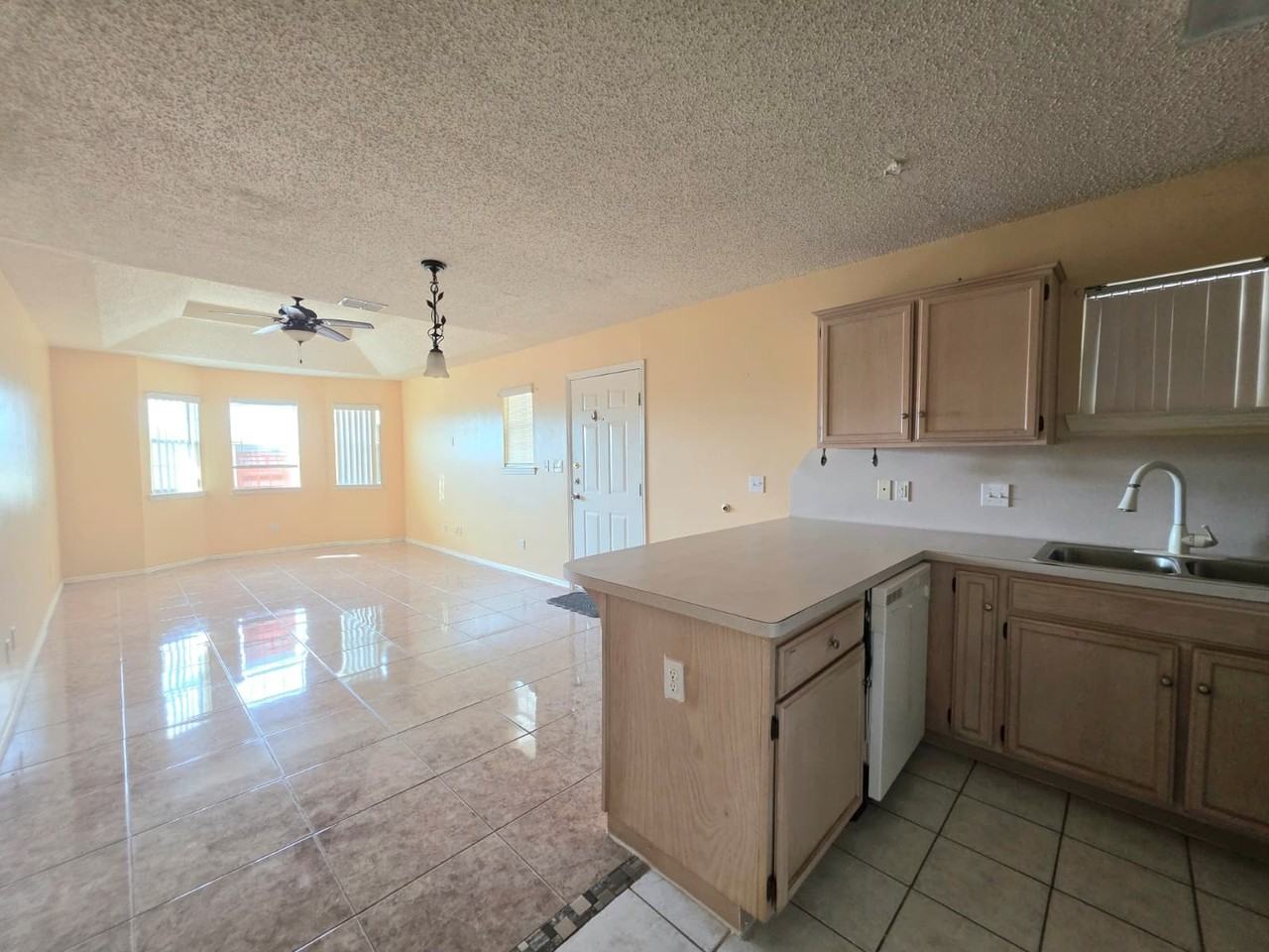 1804 Oasis Avenue - Photo 4 of 10