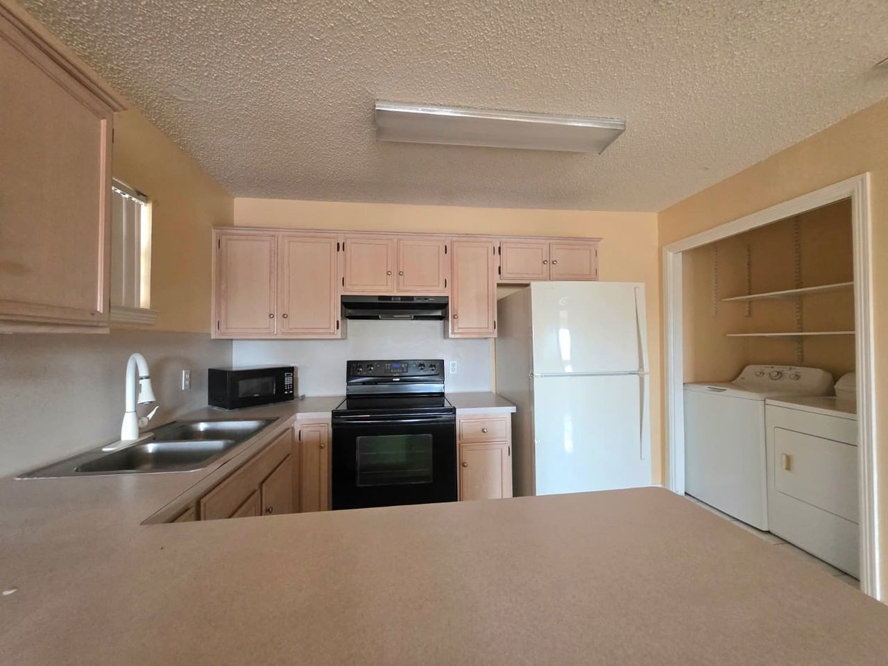 1804 Oasis Avenue - Photo 5 of 10