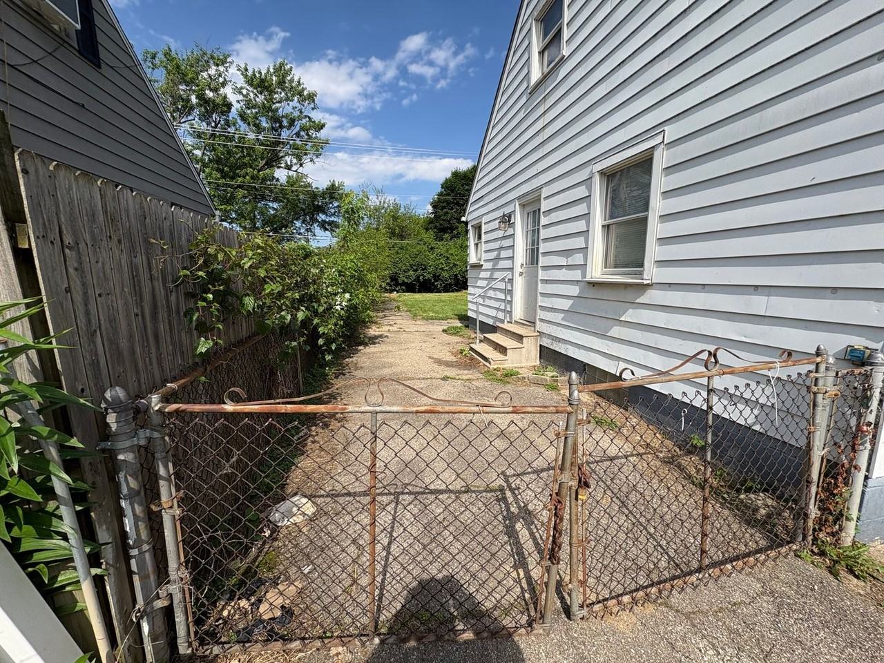 925 S Ashburton Rd - Photo 2 of 11