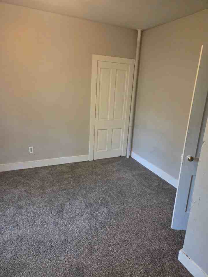 411 Barney Street - Photo 3 of 8