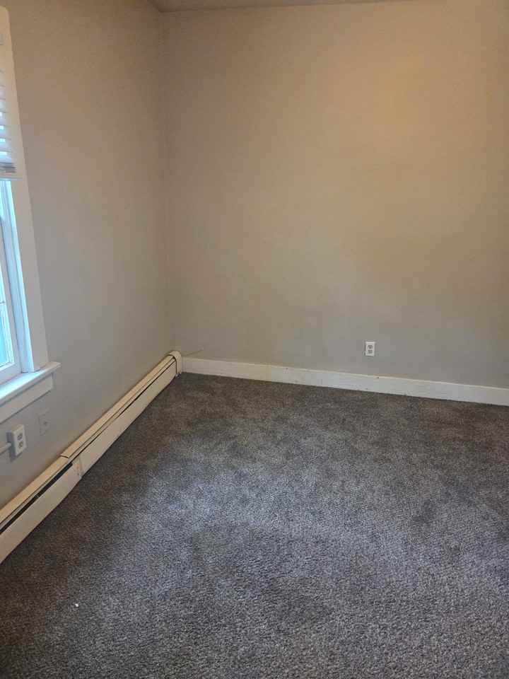 411 Barney Street - Photo 6 of 8