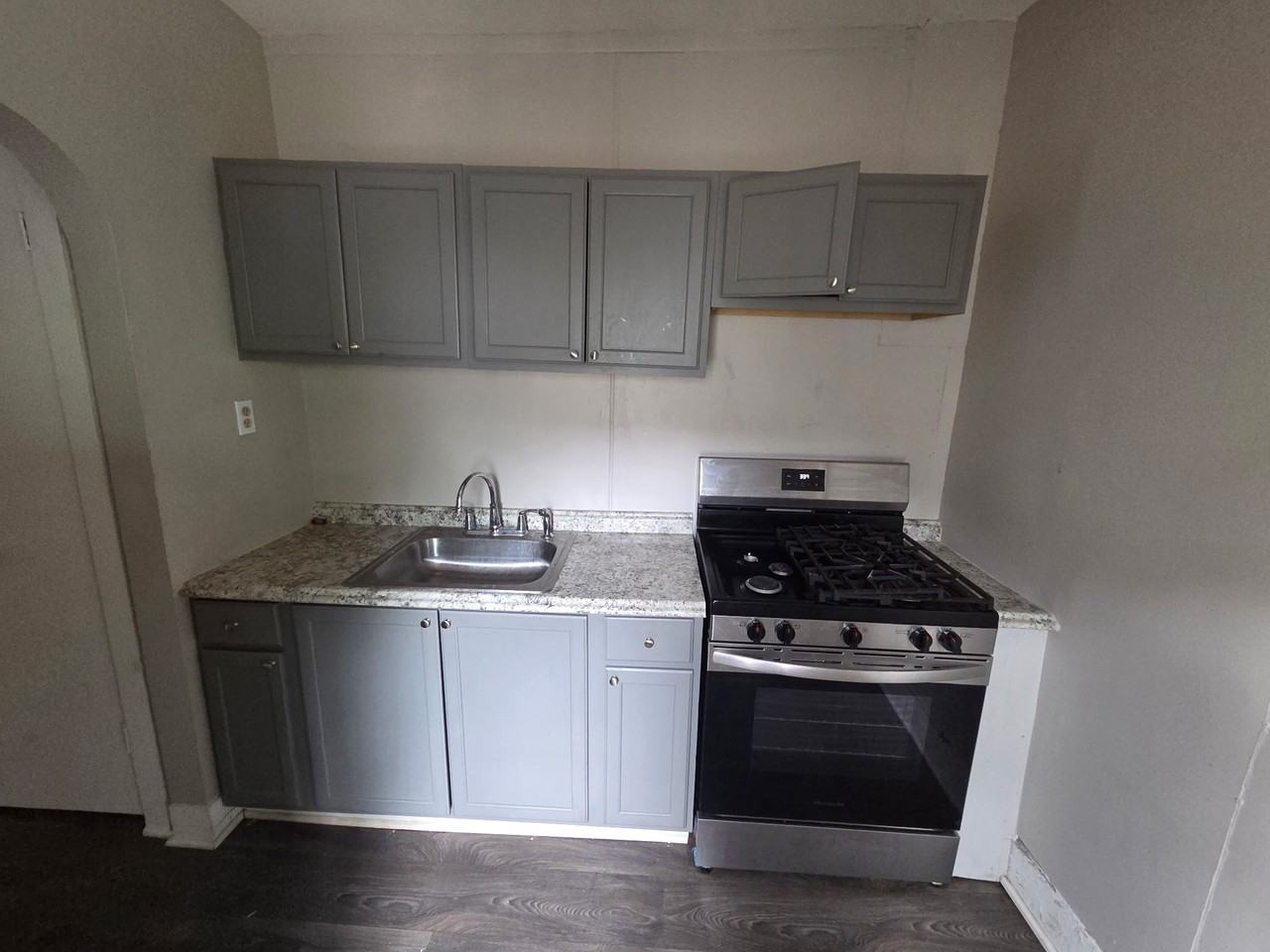 411 Barney Street - Photo 7 of 8