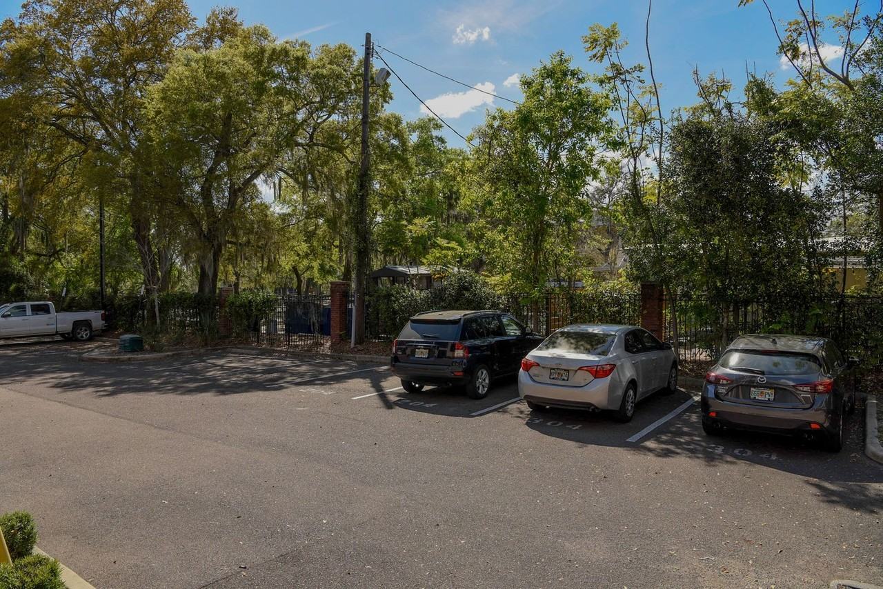 20 Sw 6th St #1 - Photo 4 of 17