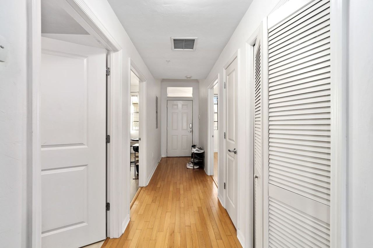 20 Sw 6th St #1 - Photo 7 of 17