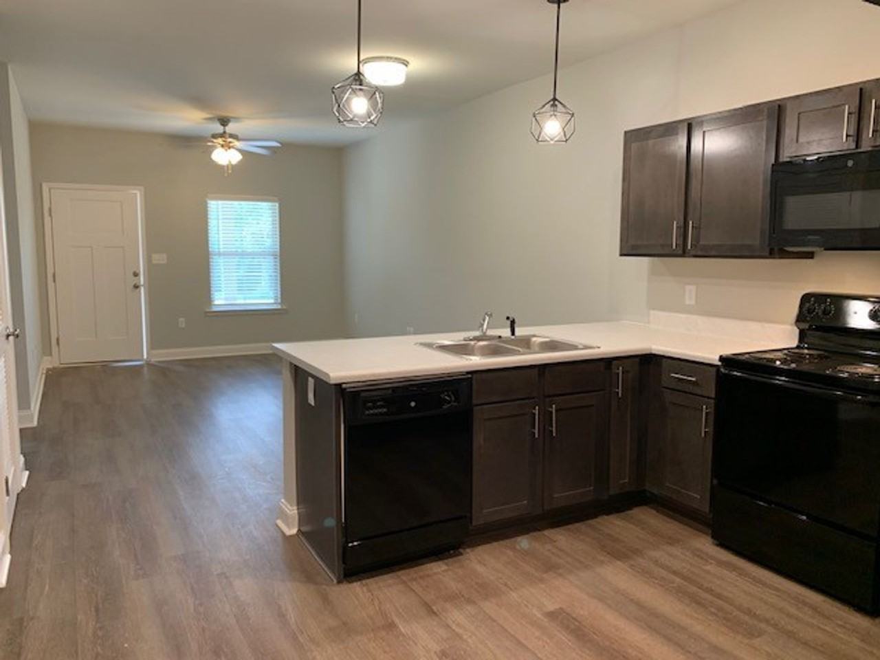 1713 Springhill Pl #B - Photo 2 of 14