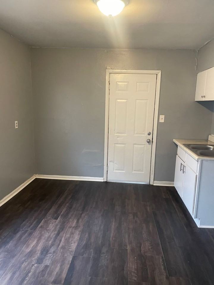 1312 Richmond Ave - Photo 4 of 9