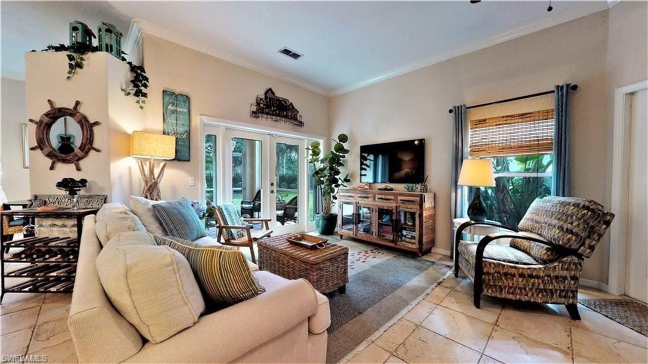 8995 Spring Mountain Way - Photo 2 of 22