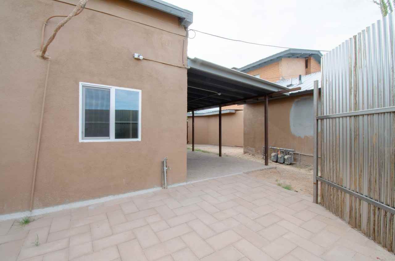 1935 N Park Ave - Photo 4 of 19