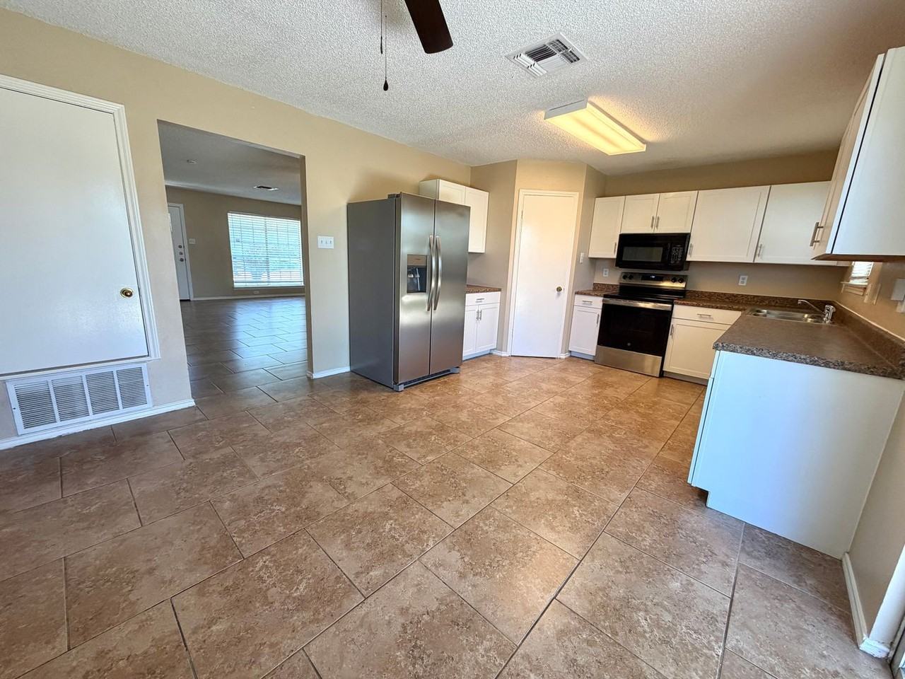 3633 Candlebrook Ln - Photo 4 of 16