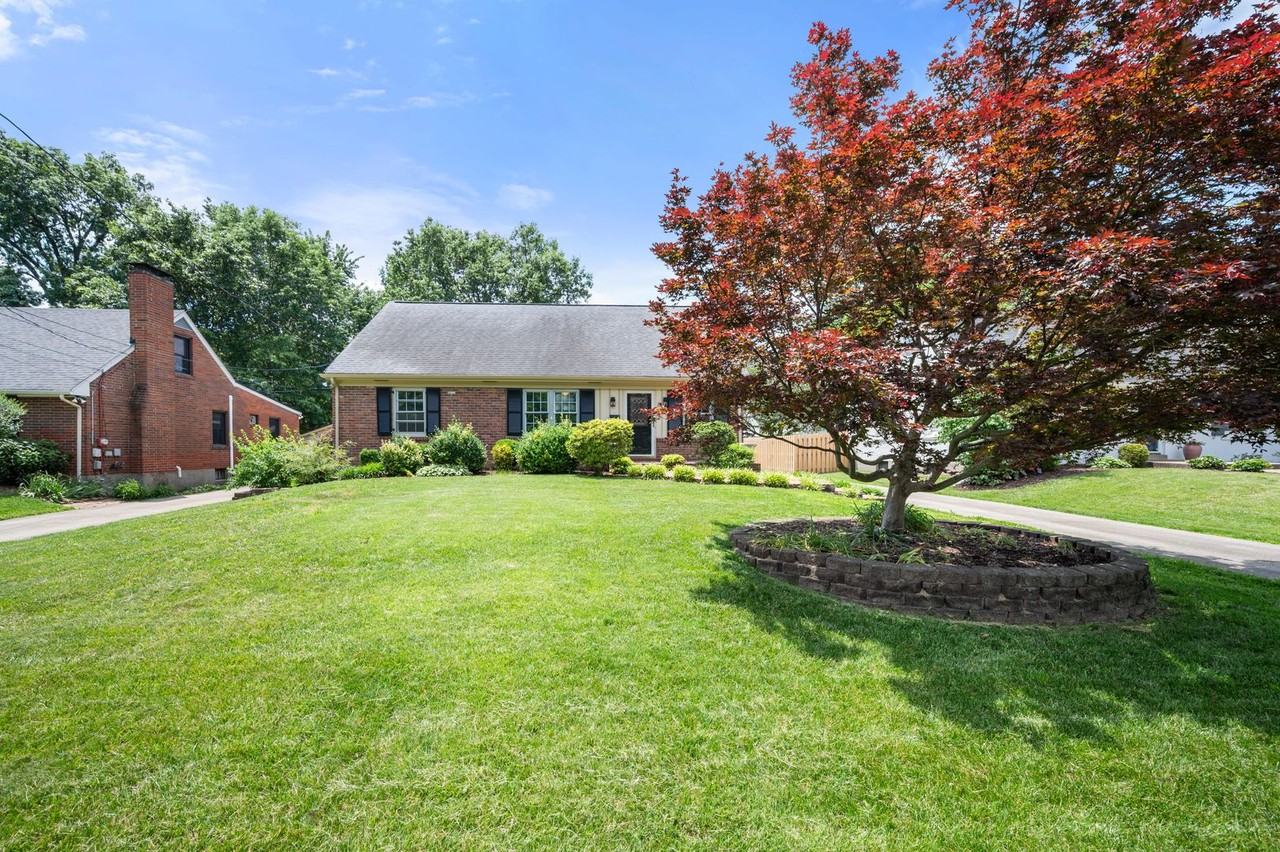 812 Beechwood Rd - Photo 3 of 40