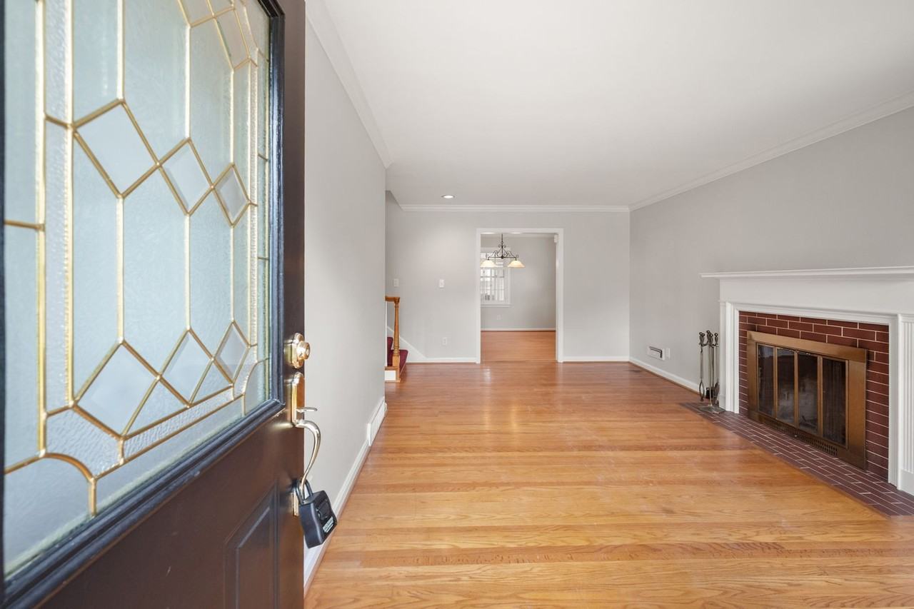 812 Beechwood Rd - Photo 4 of 40