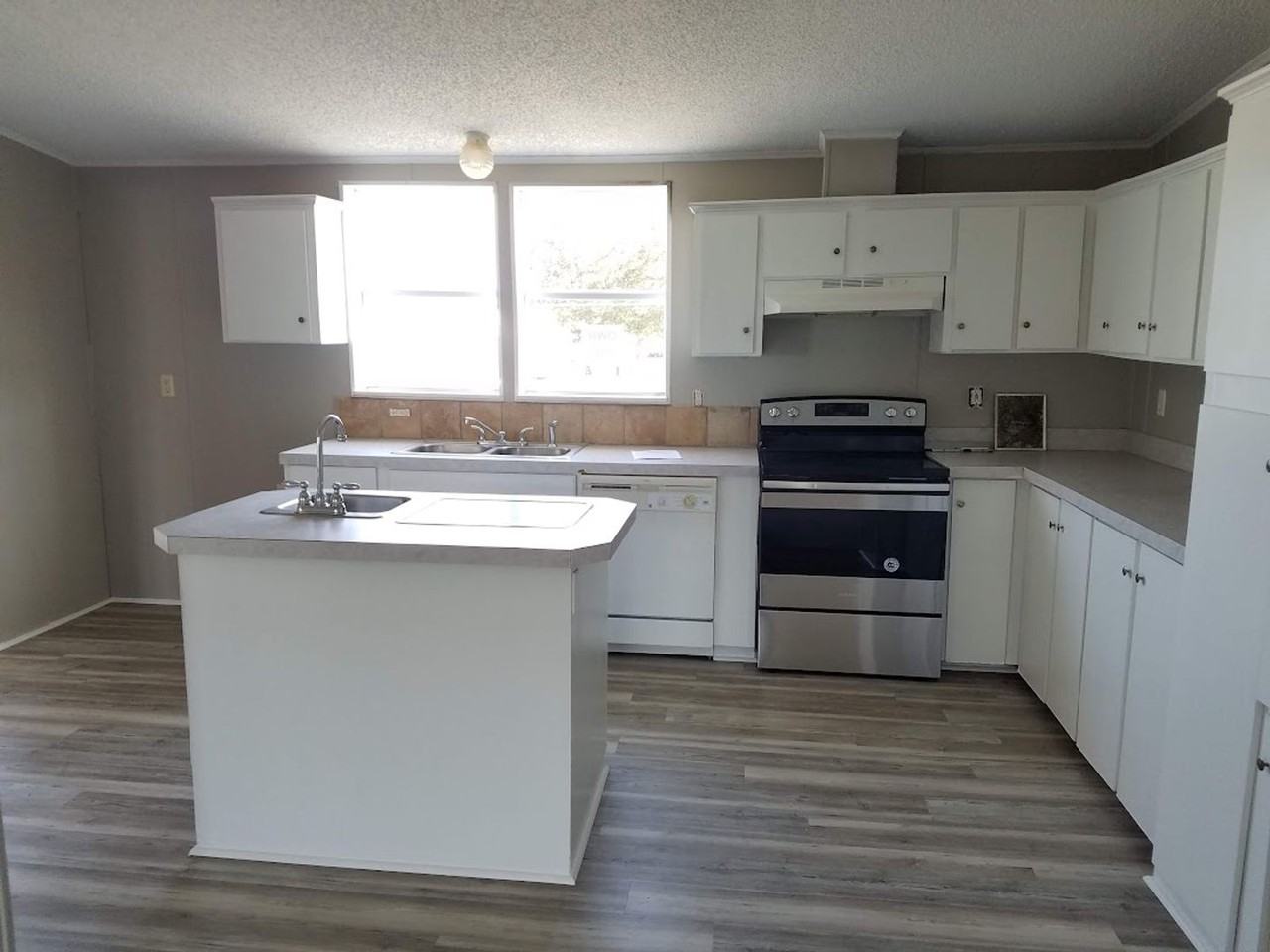 110 Ne 68th Ct - Photo 4 of 17