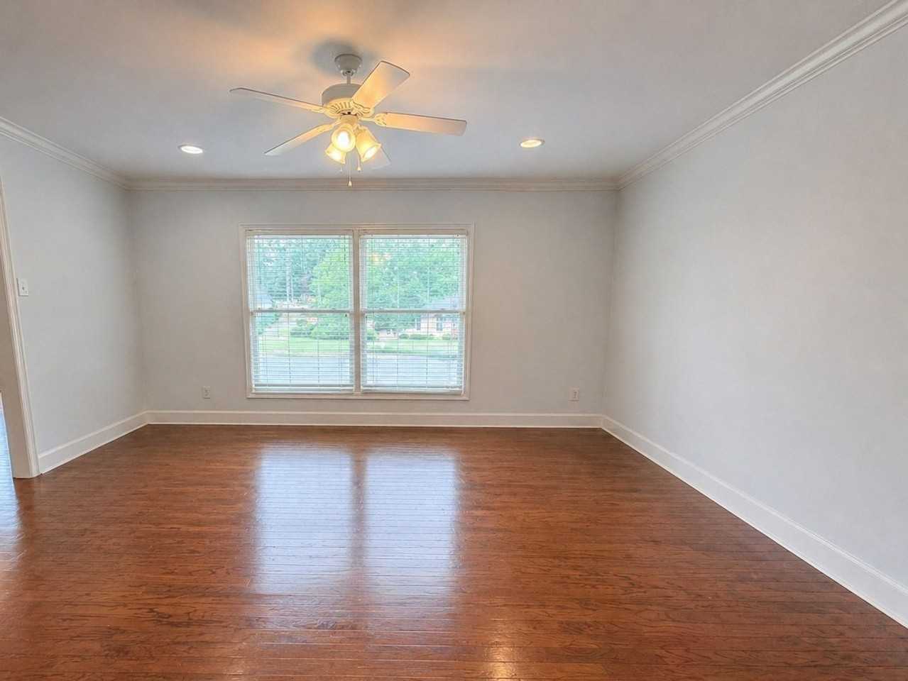 2311 Pinecliff Dr - Photo 4 of 21