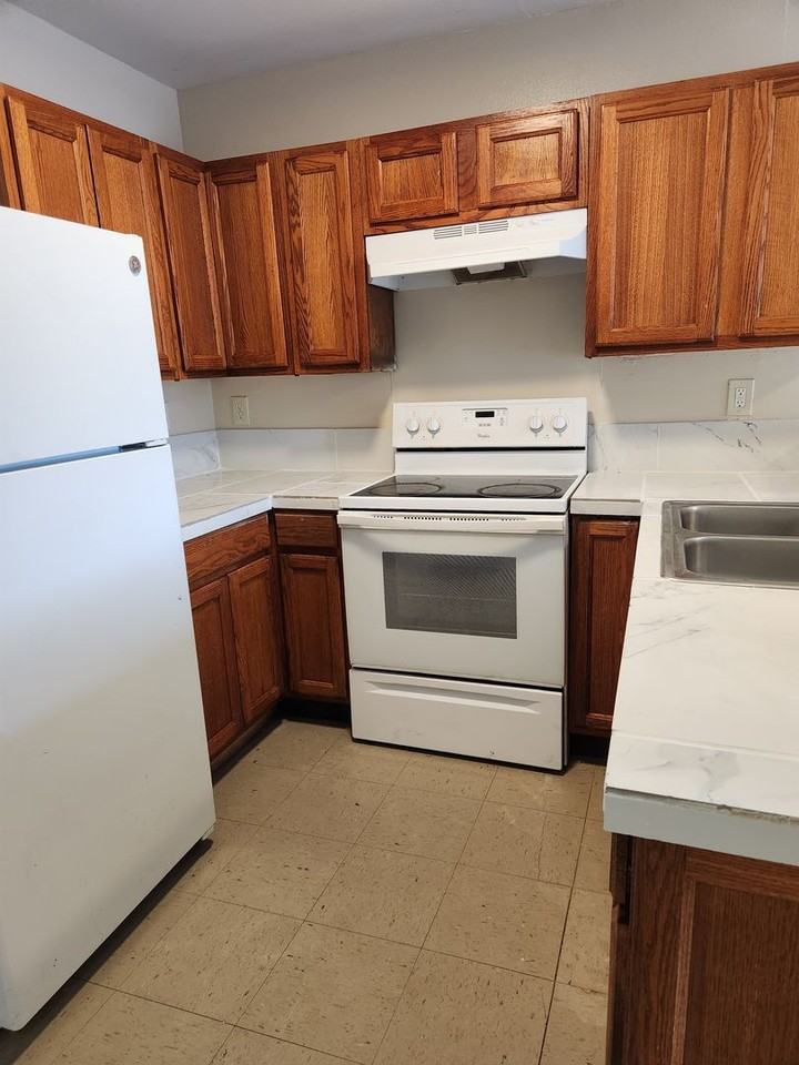 9062 Cedar Ct - Photo 3 of 10