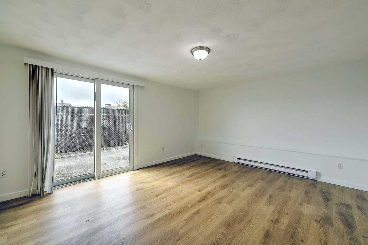 855 Providence Street - Photo 2 of 28