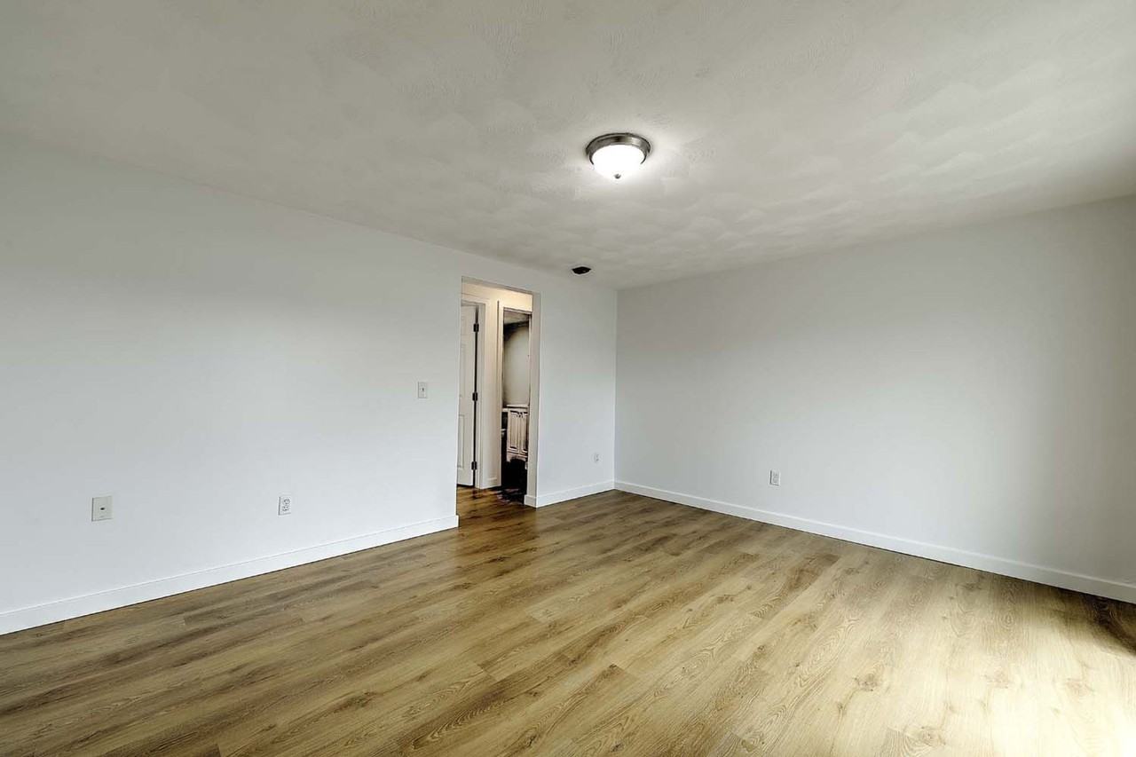 855 Providence Street - Photo 4 of 28