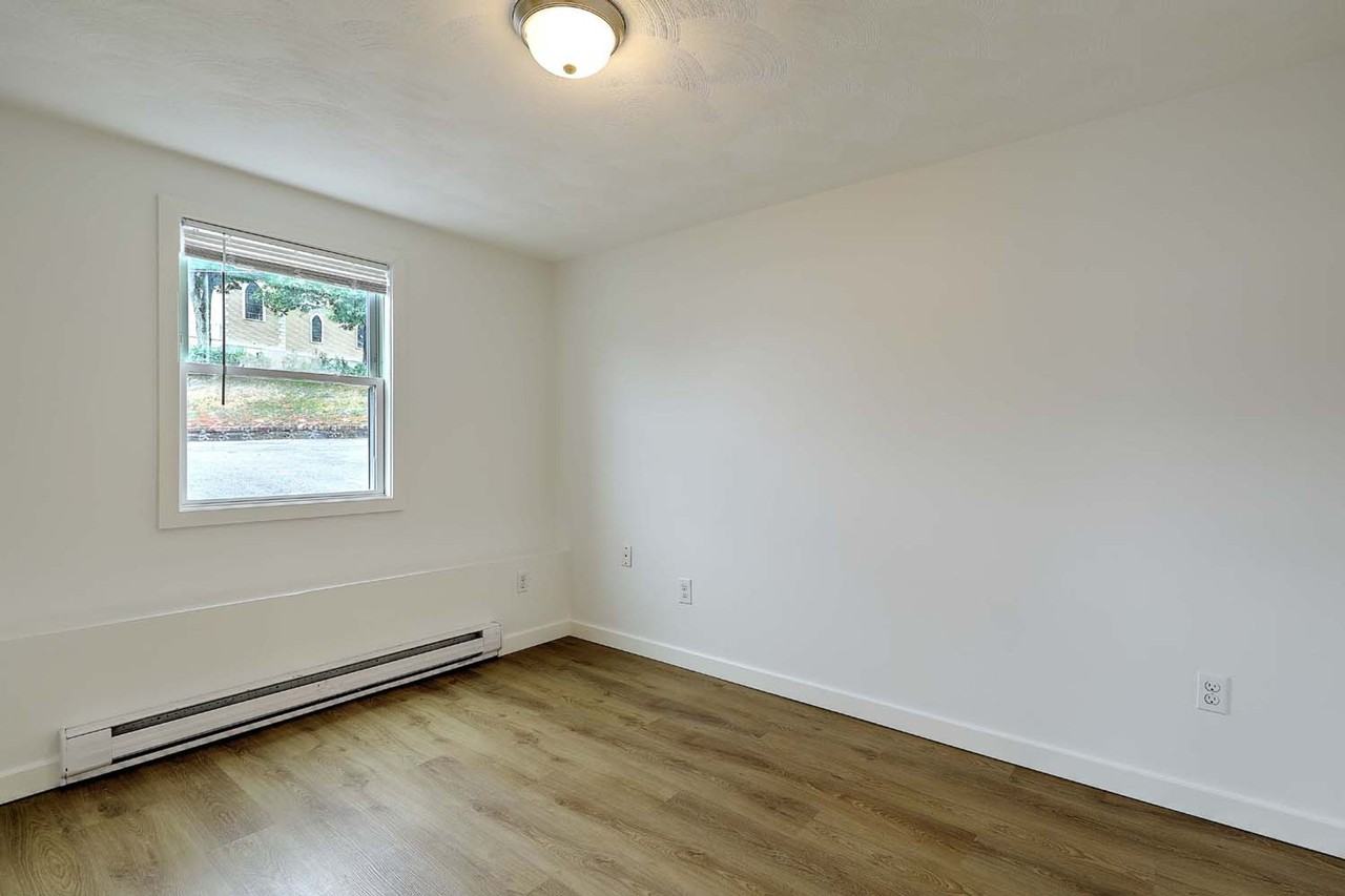 855 Providence Street - Photo 5 of 28