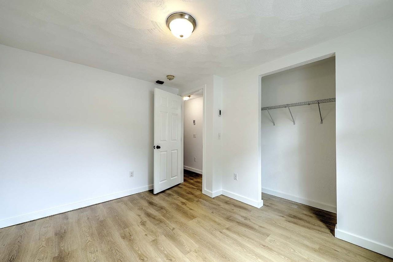855 Providence Street - Photo 7 of 28